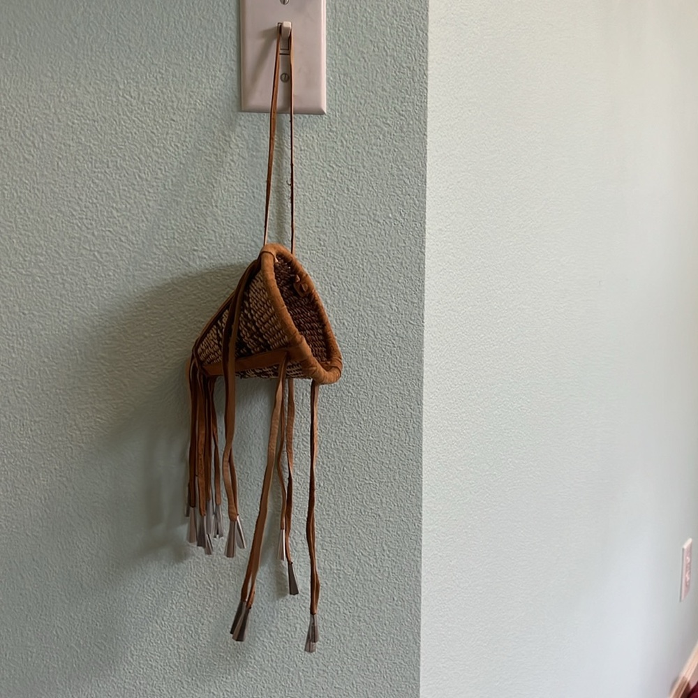 Apache burden basket - leather and metal dangle - Picture 4 of 10